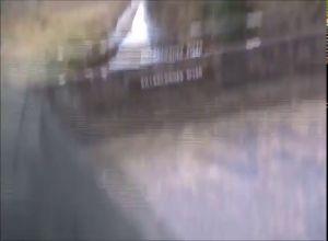 Секс с подругой на мосту небольшой реки